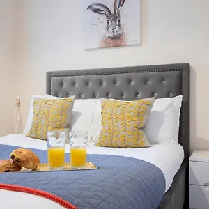 2-bedroom-town-centre-apartment-cheltenham.cardiffhotelswales.com/